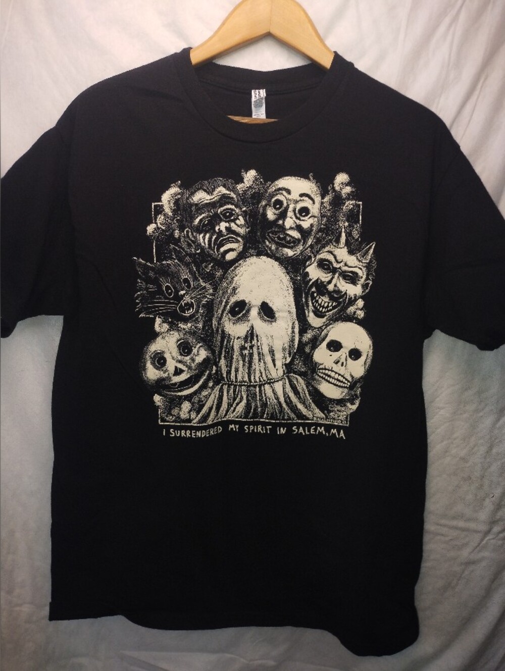 American Apparel Large Black Salem, MA Graphic T-Shirt Men's size L